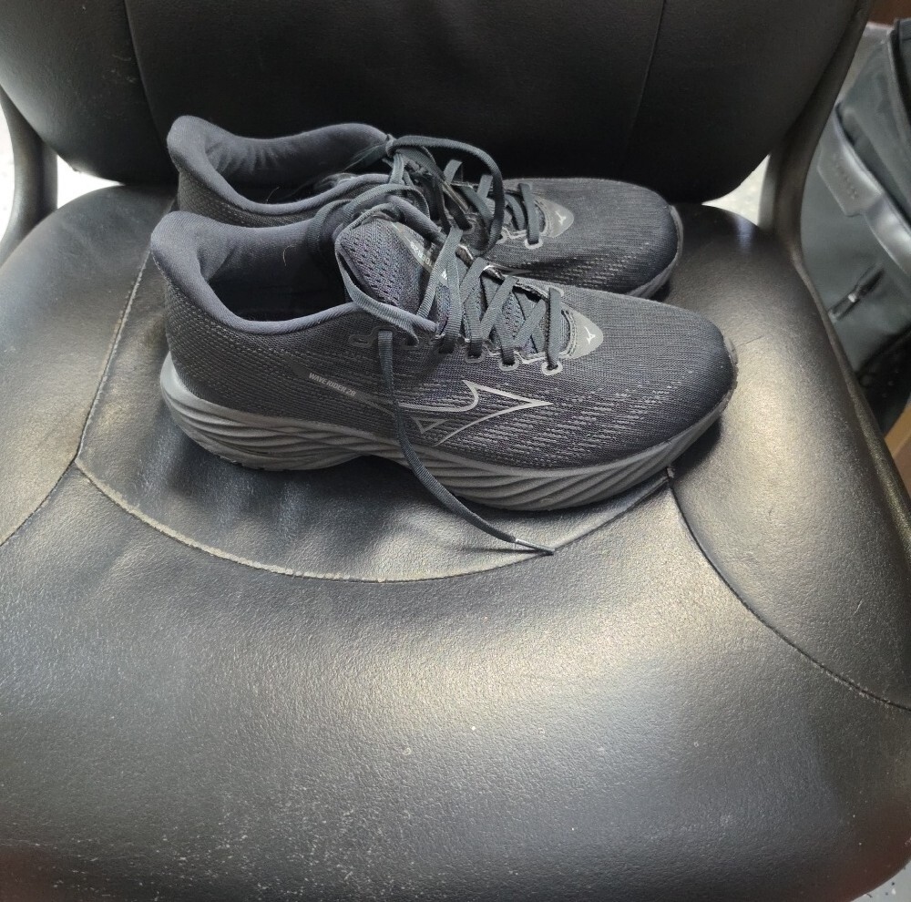 Mizuno Wave Rider 28 Black Athletic Running Shoes - Picture 2 of 6